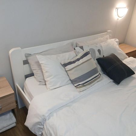 Skelnaia Apartment ลวีฟ ภายนอก รูปภาพ