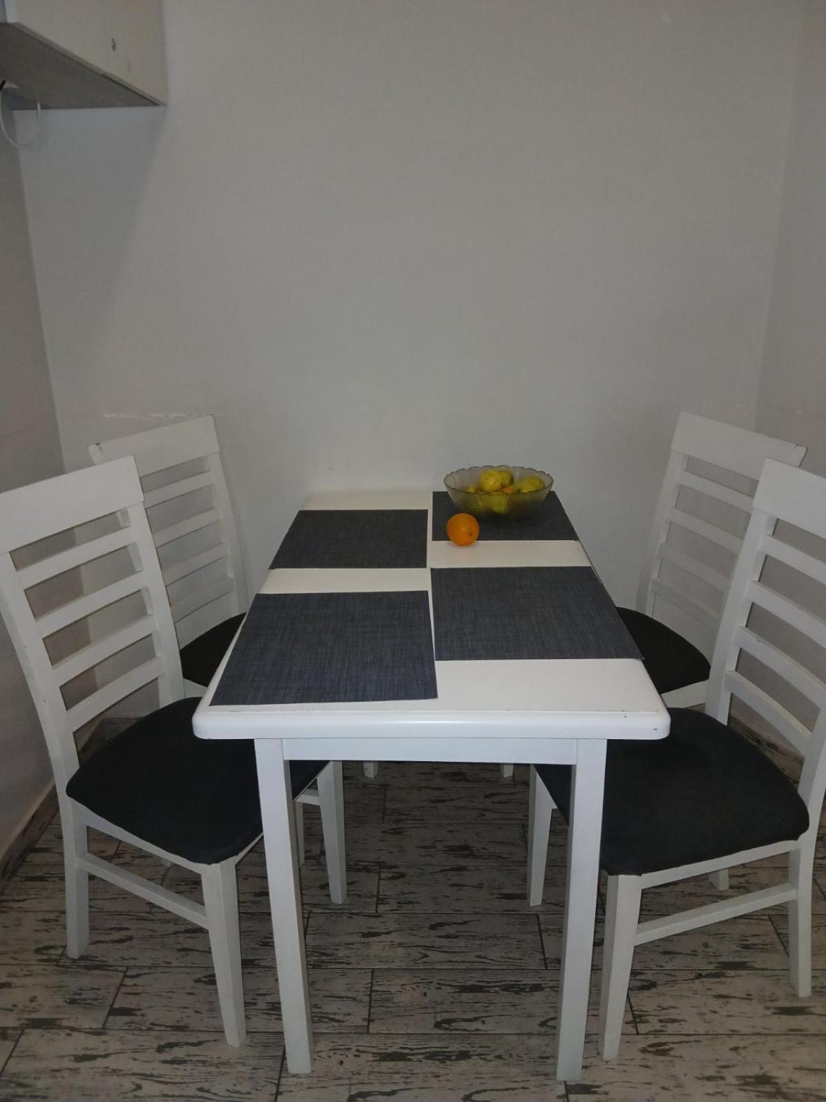 Skelnaia Apartment ลวีฟ ภายนอก รูปภาพ